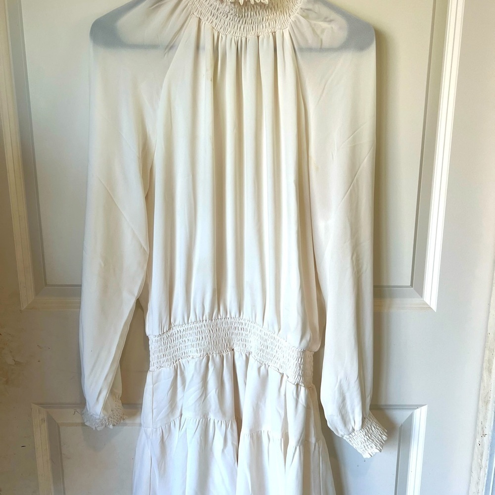 Revolve White Dress. Very Forgiving Flattering Dress Size Medium